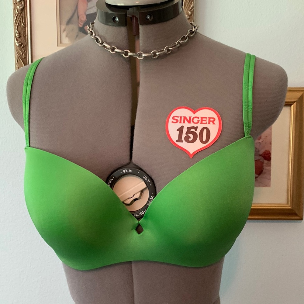 Green Very Sexy Victoria’s Secret 36D Bra preowned nice condition push-up Green
